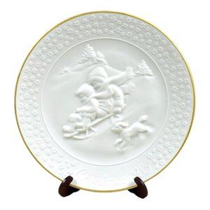 Avon “A Childs Christmas” 1985 Christmas Bisque Porcelain Plate Series 24KT Rim